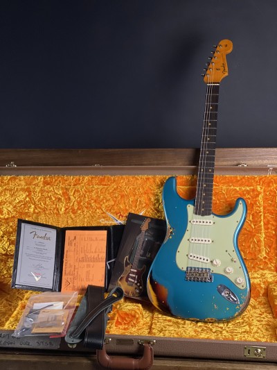 Fender 2022 Custom Shop 61 Stratocaster Heavy Relic Aged Ocean Turquoise over 3 Tone Sunburst